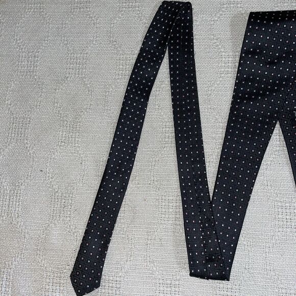 Burberry Men’s Dress Tie Size 58” 3.75” Black Cubed Business Formal City Italy - Picture 12 of 12